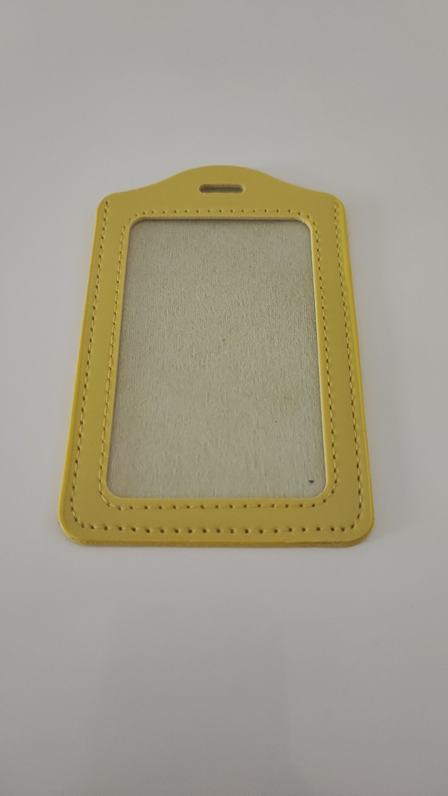 Pokončni etui za priponke